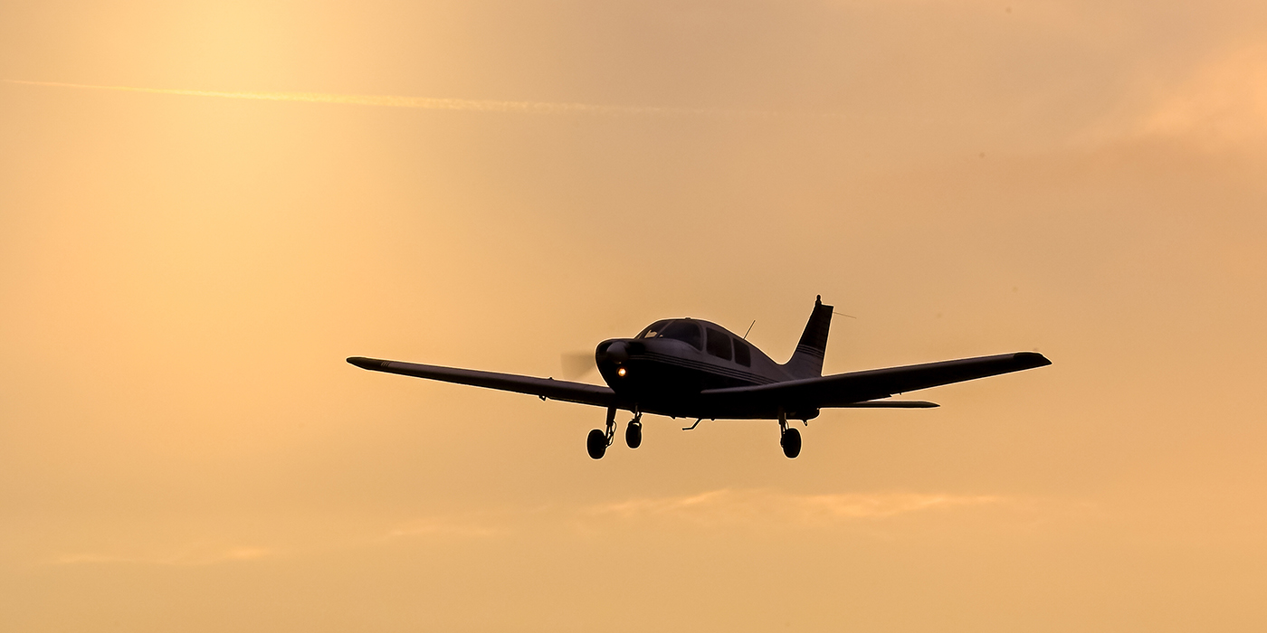 avion aviation vol survol aeroport pilote ciel soleil coucher en