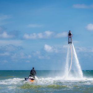 Flyboard au-dessus de la mer à Dakar