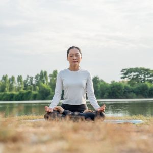Séance de méditation pleine conscience à Dakar