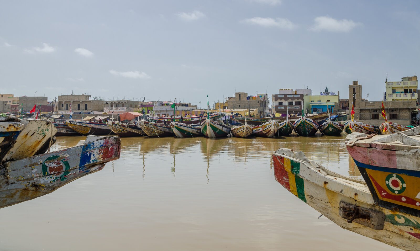 Circuit Saint-Louis, Djoudj & Lompoul Saint louis pirogues colorees, Sénégal