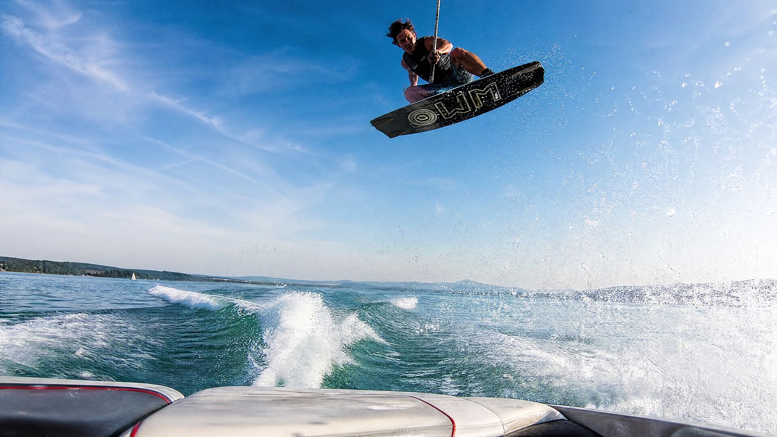 wakeboard-senegal-dakar-mer Wakeboard tracté derrière un bateau à Dakar